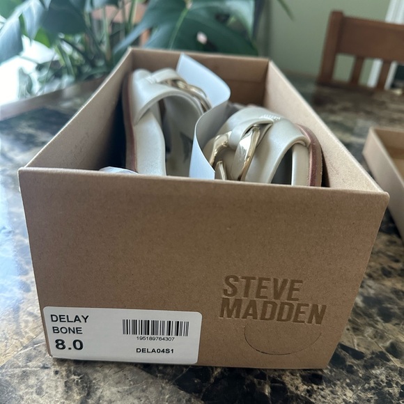 STEVE MADDEN Delay Mega-Chain Slide Sandals - Picture 2 of 7
